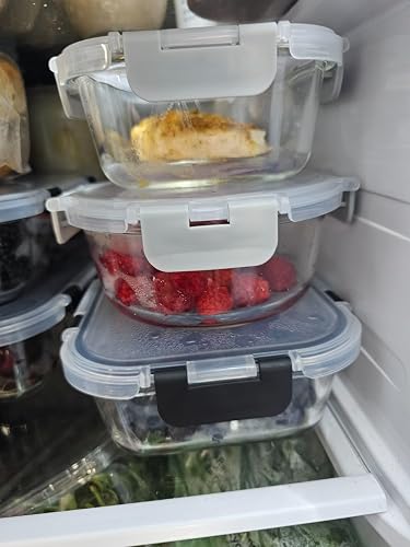 Foto de Javier R.: recipientes apilados en la nevera con comida preparada